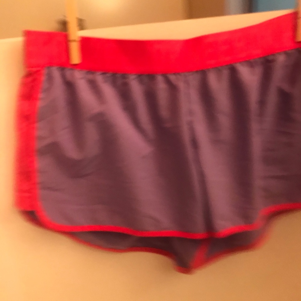 Reebok Shorts-medium - Picture 2 of 4